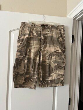 NWOT Men's Shorts Size 36